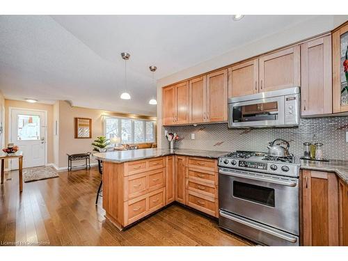 957 Sanford Drive, Burlington, ON - Indoor Photo Showing Kitchen With Stainless Steel Kitchen With Upgraded Kitchen