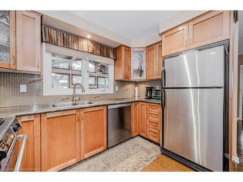 957 Sanford Drive, Burlington, ON - Indoor Photo Showing Kitchen With Stainless Steel Kitchen With Double Sink