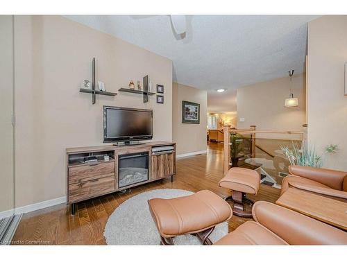 957 Sanford Drive, Burlington, ON - Indoor Photo Showing Living Room