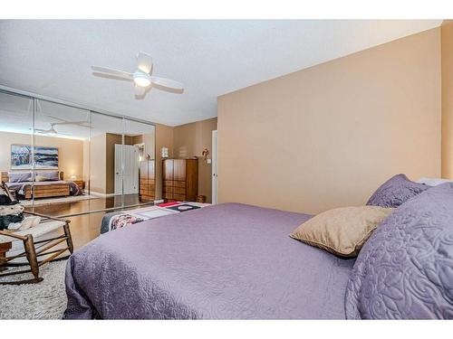 957 Sanford Drive, Burlington, ON - Indoor Photo Showing Bedroom