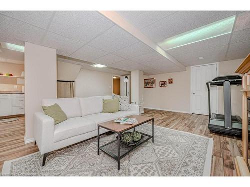 957 Sanford Drive, Burlington, ON - Indoor Photo Showing Living Room