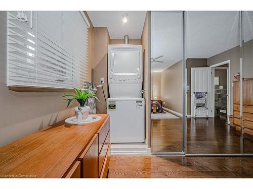 957 Sanford Drive, Burlington, ON - Indoor Photo Showing Laundry Room