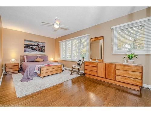 957 Sanford Drive, Burlington, ON - Indoor Photo Showing Bedroom