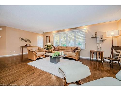 957 Sanford Drive, Burlington, ON - Indoor Photo Showing Living Room