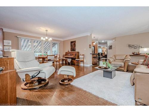 957 Sanford Drive, Burlington, ON - Indoor Photo Showing Living Room