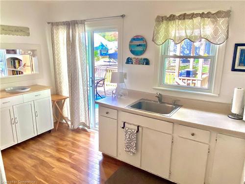 322 Oxford Avenue, Crystal Beach, ON - Indoor Photo Showing Kitchen