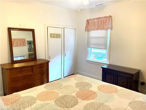 322 Oxford Avenue, Crystal Beach, ON - Indoor Photo Showing Bedroom