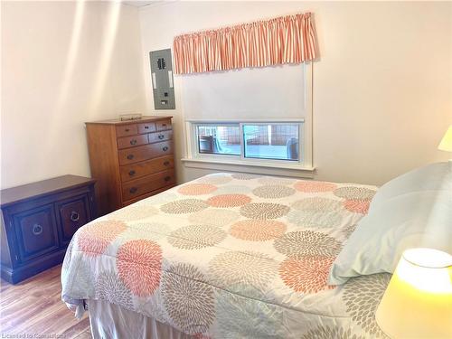 322 Oxford Avenue, Crystal Beach, ON - Indoor Photo Showing Bedroom