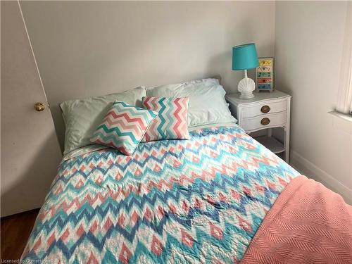 322 Oxford Avenue, Crystal Beach, ON - Indoor Photo Showing Bedroom