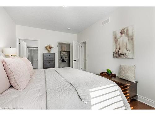 10 Brown Street S, Clifford, ON - Indoor Photo Showing Bedroom