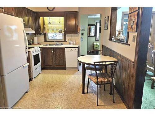 28 Cameron Avenue, Hamilton, ON - Indoor Photo Showing Kitchen