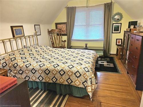 28 Cameron Avenue, Hamilton, ON - Indoor Photo Showing Bedroom