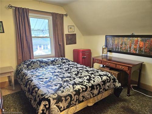 28 Cameron Avenue, Hamilton, ON - Indoor Photo Showing Bedroom