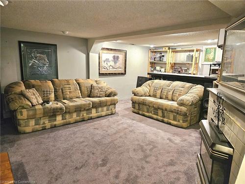 28 Cameron Avenue, Hamilton, ON - Indoor Photo Showing Living Room