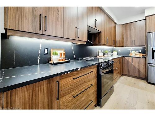 1440 Upper Gage Avenue, Hamilton, ON - Indoor Photo Showing Kitchen