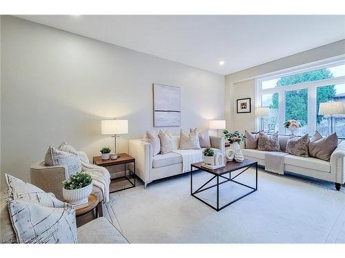 1440 Upper Gage Avenue, Hamilton, ON - Indoor Photo Showing Living Room