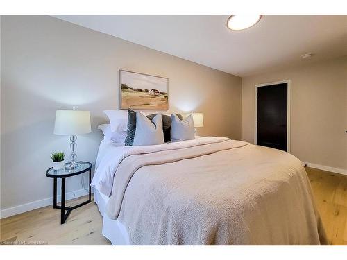 1440 Upper Gage Avenue, Hamilton, ON - Indoor Photo Showing Bedroom