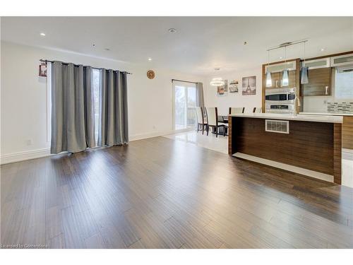 495 Templemead Drive, Hamilton, ON - Indoor Photo Showing Kitchen