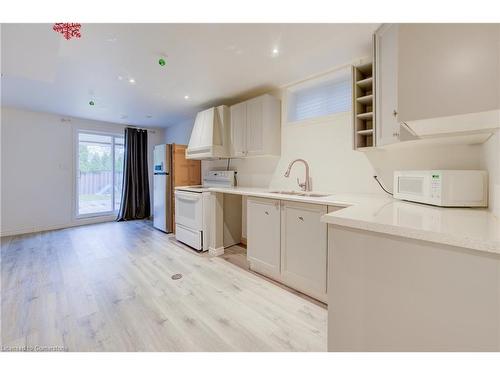 495 Templemead Drive, Hamilton, ON - Indoor Photo Showing Kitchen