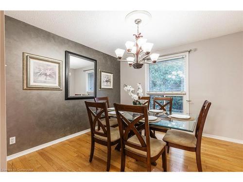 32 Audubon Street S, Stoney Creek, ON - Indoor Photo Showing Dining Room