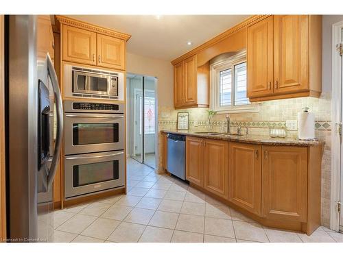 32 Audubon Street S, Stoney Creek, ON - Indoor Photo Showing Kitchen