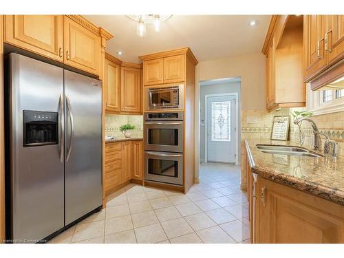 32 Audubon Street S, Stoney Creek, ON - Indoor Photo Showing Kitchen With Double Sink