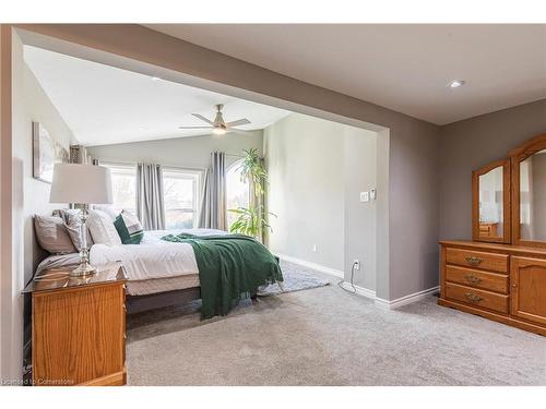 32 Audubon Street S, Stoney Creek, ON - Indoor Photo Showing Bedroom