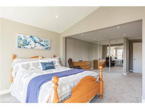 32 Audubon Street S, Stoney Creek, ON - Indoor Photo Showing Bedroom