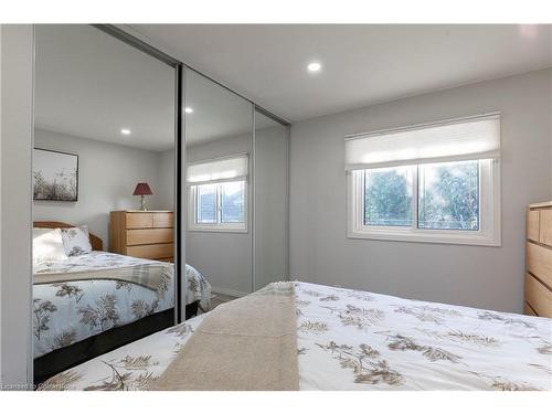 32 Audubon Street S, Stoney Creek, ON - Indoor Photo Showing Bedroom