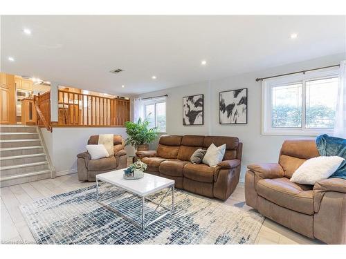 32 Audubon Street S, Stoney Creek, ON - Indoor Photo Showing Living Room