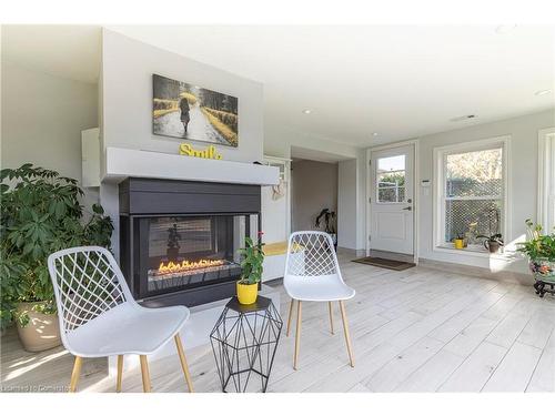 32 Audubon Street S, Stoney Creek, ON - Indoor Photo Showing Living Room With Fireplace