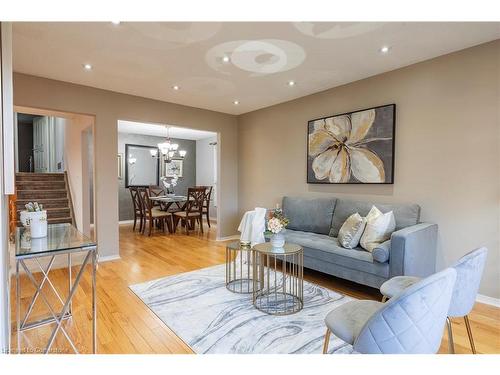 32 Audubon Street S, Stoney Creek, ON - Indoor Photo Showing Living Room