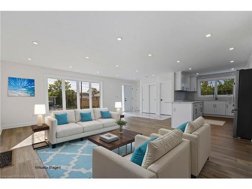 583 Britannia Avenue, Hamilton, ON - Indoor Photo Showing Living Room