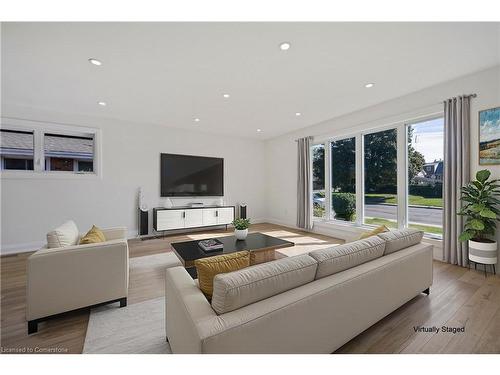 583 Britannia Avenue, Hamilton, ON - Indoor Photo Showing Living Room