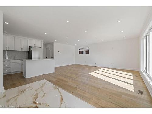 583 Britannia Avenue, Hamilton, ON - Indoor Photo Showing Kitchen