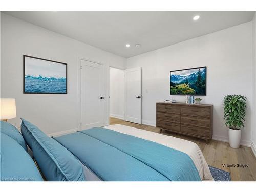 583 Britannia Avenue, Hamilton, ON - Indoor Photo Showing Bedroom