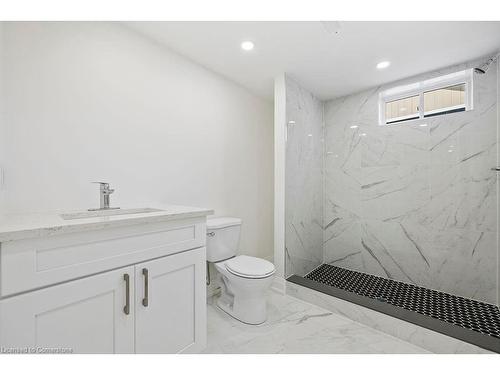 583 Britannia Avenue, Hamilton, ON - Indoor Photo Showing Bathroom