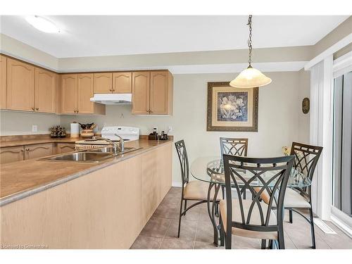 31 Newport Crescent, Hamilton, ON - Indoor Photo Showing Kitchen With Double Sink