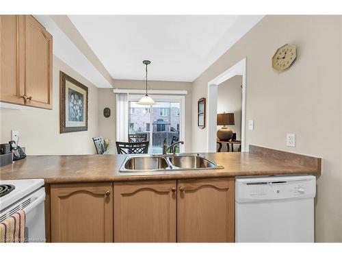 31 Newport Crescent, Hamilton, ON - Indoor Photo Showing Kitchen With Double Sink