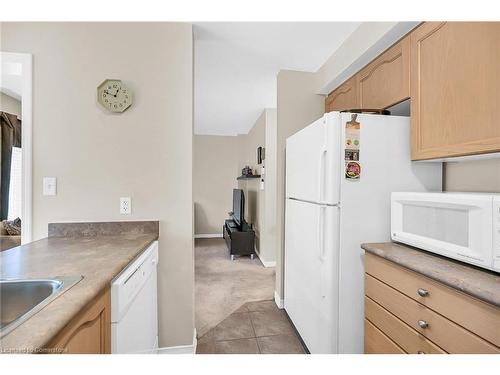 31 Newport Crescent, Hamilton, ON - Indoor Photo Showing Kitchen