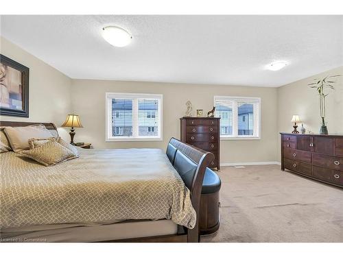 31 Newport Crescent, Hamilton, ON - Indoor Photo Showing Bedroom