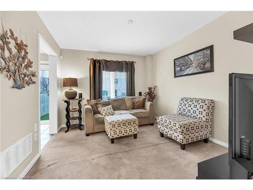 31 Newport Crescent, Hamilton, ON - Indoor Photo Showing Living Room