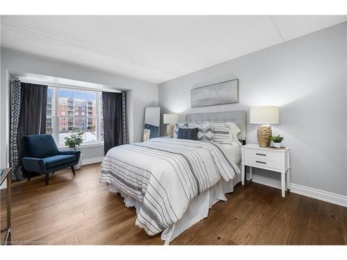 210-2055 Appleby Line, Burlington, ON - Indoor Photo Showing Bedroom