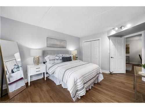 210-2055 Appleby Line, Burlington, ON - Indoor Photo Showing Bedroom