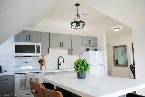 3-39 Stanley Avenue, Hamilton, ON - Indoor Photo Showing Kitchen