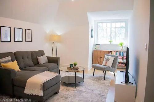 3-39 Stanley Avenue, Hamilton, ON - Indoor Photo Showing Living Room