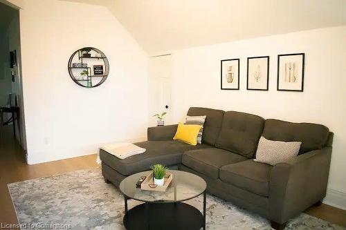 3-39 Stanley Avenue, Hamilton, ON - Indoor Photo Showing Living Room