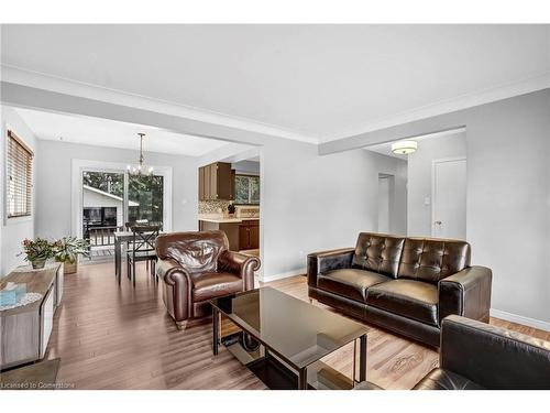 9184 Airport Road W, Mount Hope, ON - Indoor Photo Showing Living Room