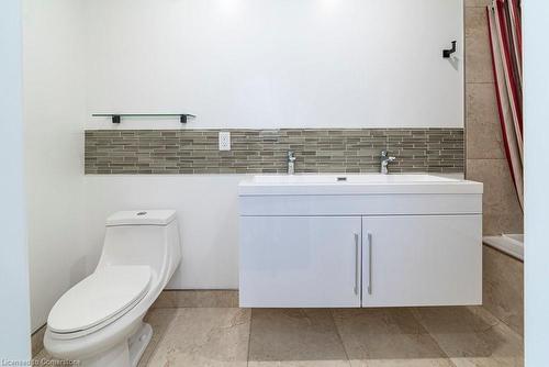 134 Gibson Avenue, Hamilton, ON - Indoor Photo Showing Bathroom