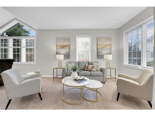 8-81 Valridge Drive, Ancaster, ON - Indoor Photo Showing Living Room